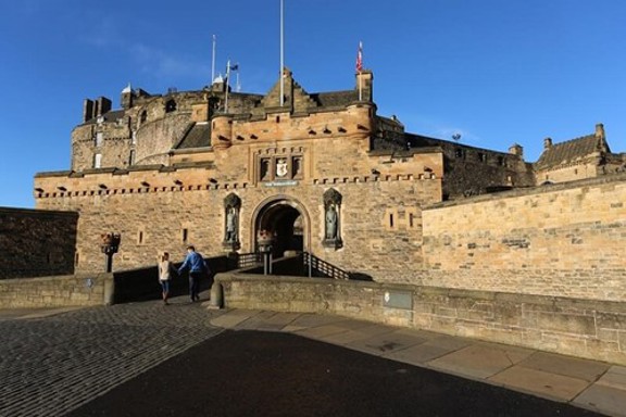 5900B9026a003 Edinburgh Castle (2)